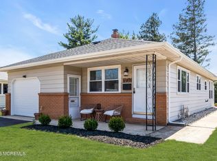 7 Georgetown Dr, Toms River, NJ 08757