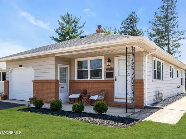 7 Georgetown Drive, Toms River, NJ 08757