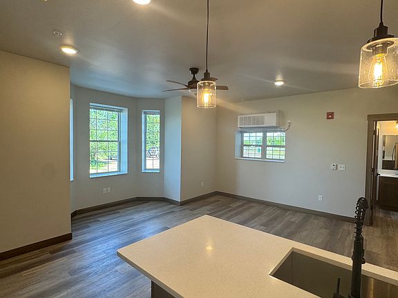 4th image of 7480 157th St APT 6