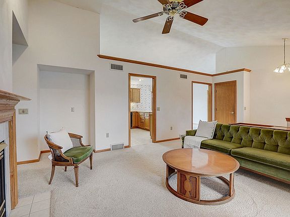 5th image of 26 Village Homes Dr