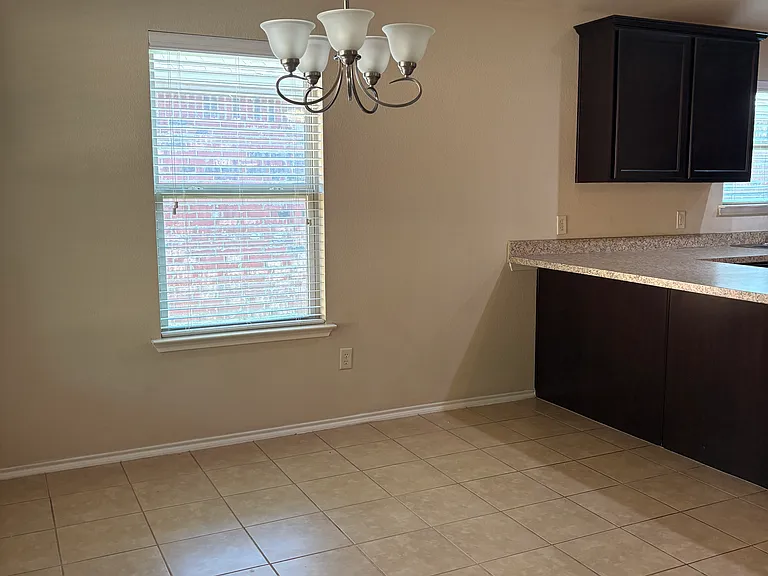 814 Bens Dr — Photo 7