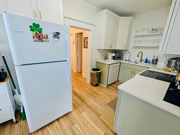 2nd image of 803 9th Ave N APT B