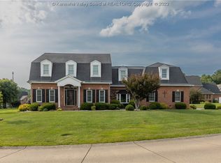 1005 Crestmont Rd, Hurricane, WV 25526