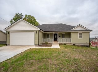 420 Fruit Ave, Farrell, PA 16121
