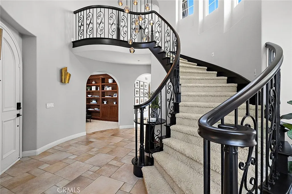 4 bed, 3.5 bath, 3325 sqft, $14,000 — Photo 3
