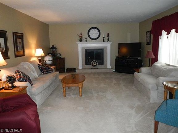 3rd image of 271 Pineview Dr