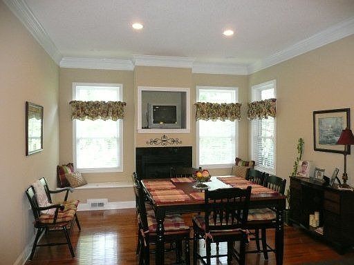 5th image of 5308 Beverly Oaks Dr