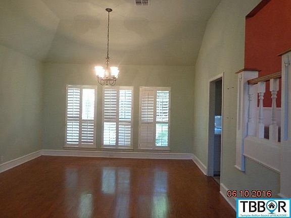 5th image of 3601 White Oak Dr