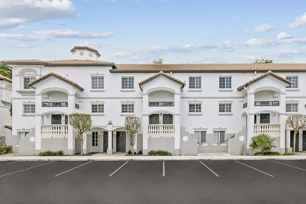 Venice Cove Apartments — Photo 2