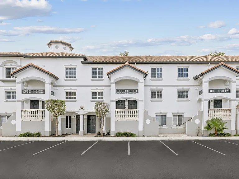 Venice Cove Apartments — Photo 2