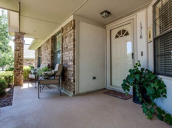 3rd image of 1518 Winter Park Ln