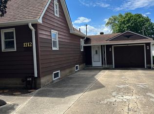 1712 E Washington St, Clinton, IL 61727