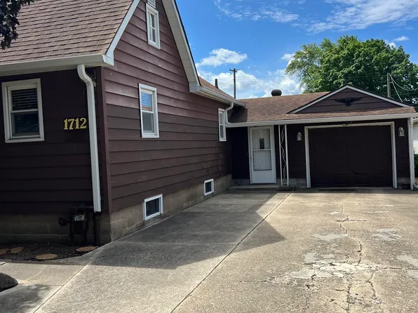 1712 E Washington St, Clinton, IL 61727