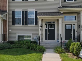 1019 River Birch Blvd, Crystal Lake, IL 60012