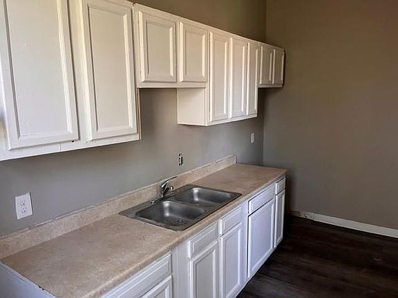 3rd image of 624 Rockdale Ave APT 4