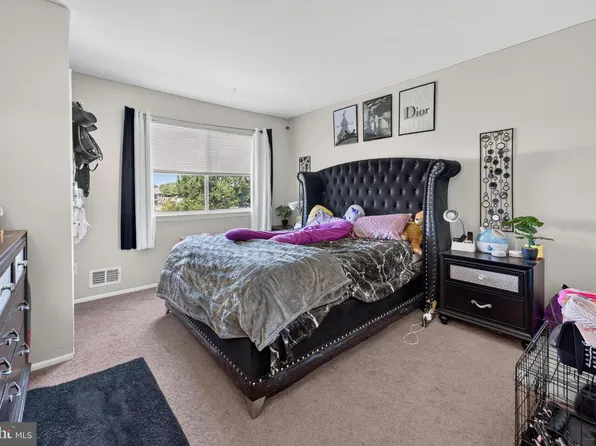 913 Woodchip Rd, Lumberton, NJ 08048