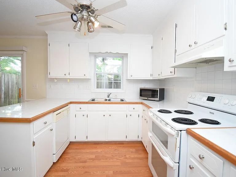 2325 Vineyard Dr #C3 — Photo 8