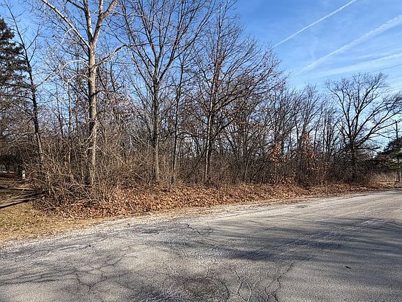 4th image of 1365 Gordon Ln