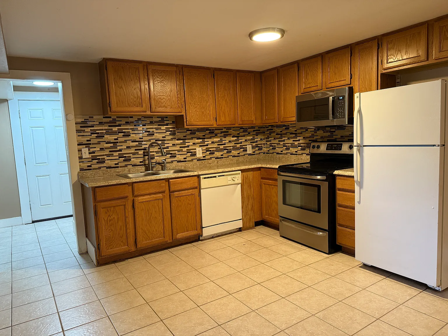3 bed, 1262 sqft, $1,650 — Photo 1