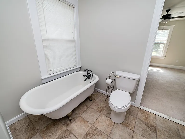 310 Sussex St — Photo 37