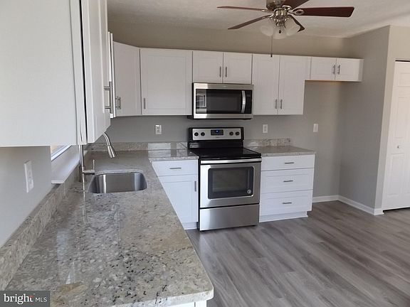 5th image of 1052 5th St
