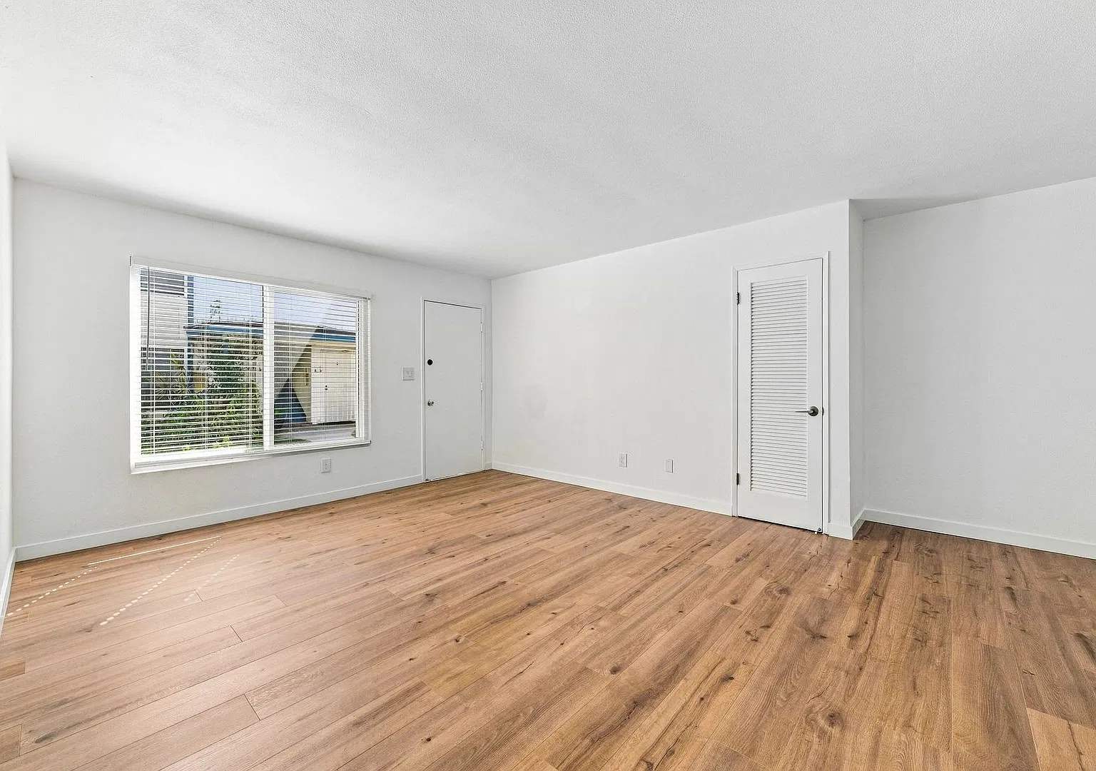 263 16th Pl — Photo 3