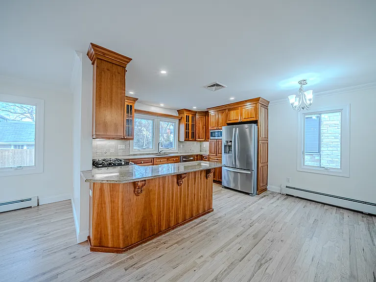 47 Columbus Dr — Photo 13