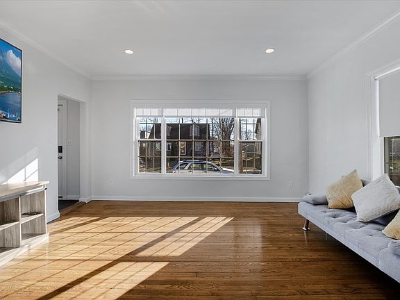 5th image of 101 Belmont St