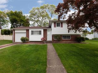 50 Ellensue Dr, Deer Park, NY 11729
