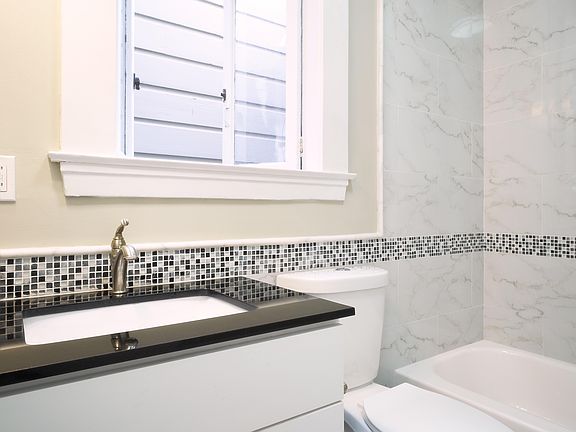 4th image of 833 Ashbury St APT 4