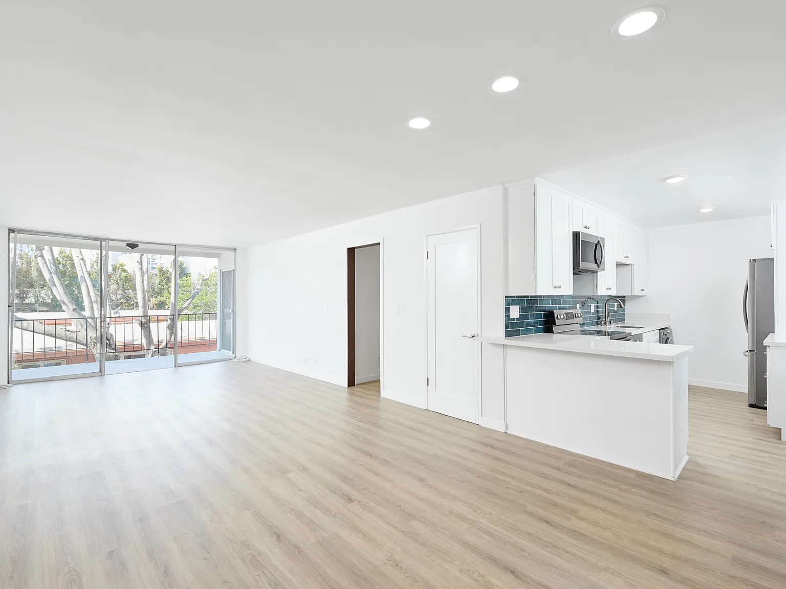 305 San Vicente — Photo 3