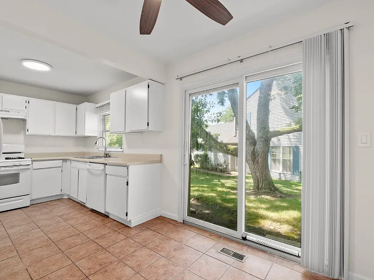 2651 Country Oaks Ct — Photo 5