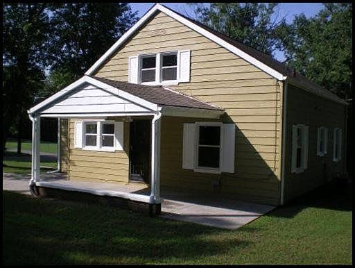 1st image of 223 W Churchwell Ave