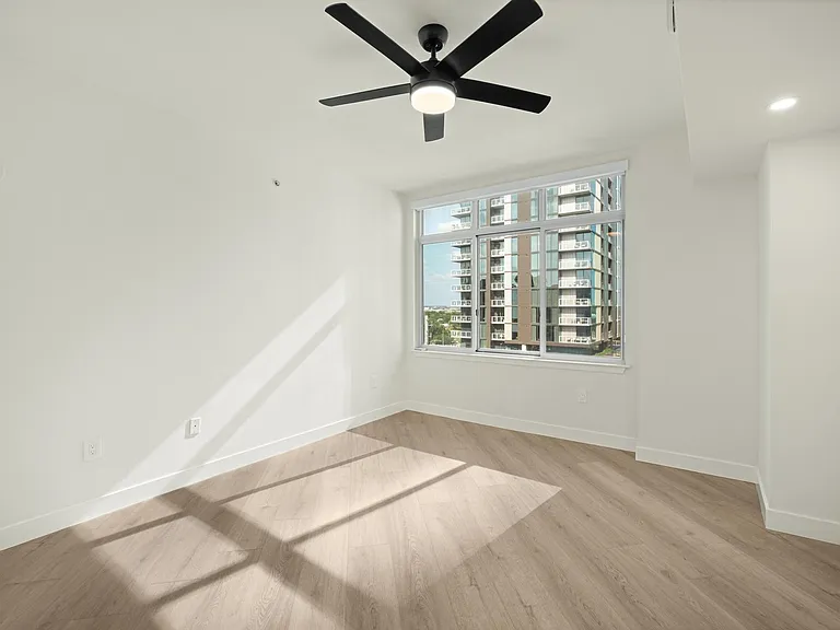 54 Rainey St #1201 — Photo 11