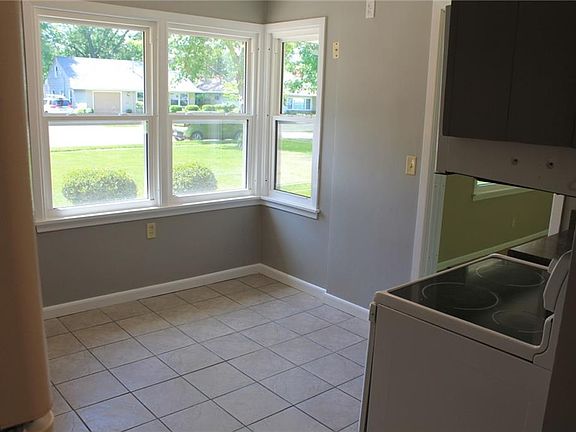 3rd image of 215 Beeler Dr