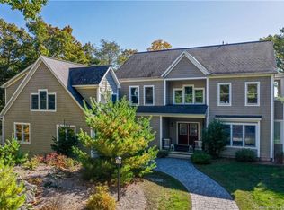 5 Whittemore Pl, Westbrook, CT 06498