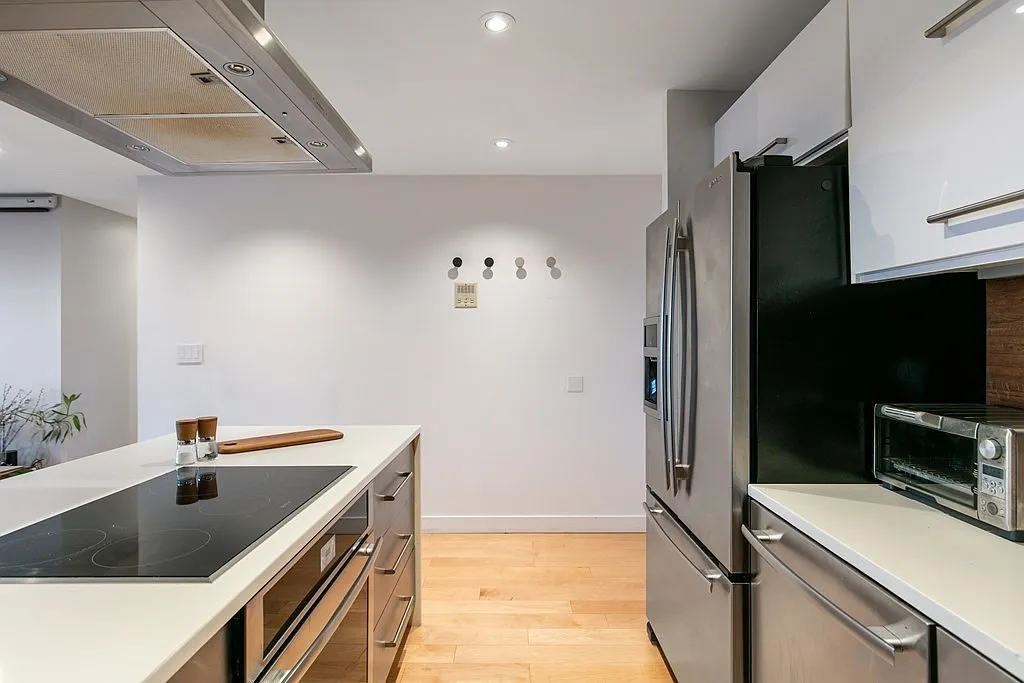 2 bed, 890 sqft, $3,600 — Photo 4