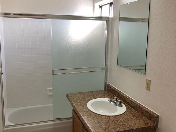 3rd image of 435 S 6th St #14