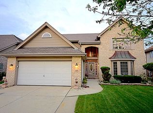 541 N 4th Ave, Addison, IL 60101