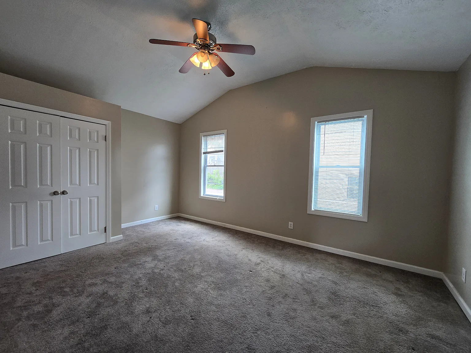825 Southern Ave — Photo 2