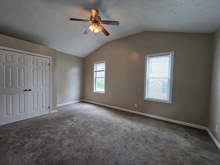 825 Southern Ave — Photo 4