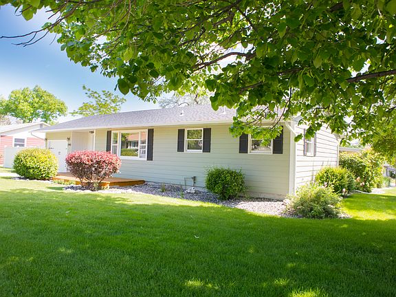 2nd image of 2940 Stinson Ave