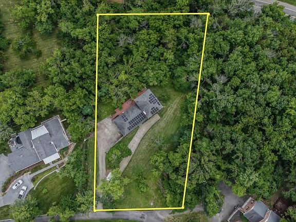 3rd image of 1203 Saxon Dr