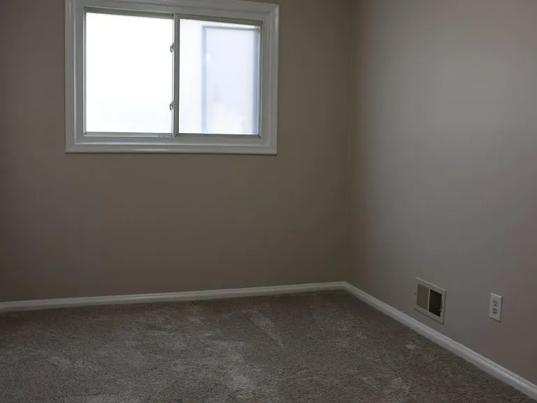 1453 E Goulson Ave — Photo 5