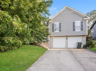 600 NE Cumberland Dr, Blue Springs, MO 64014
