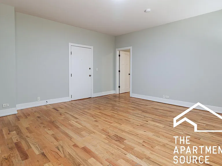 633 W Barry Ave #101 — Photo 3