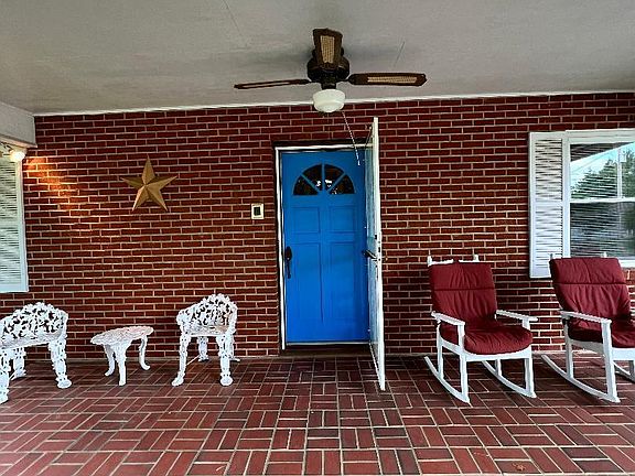 3rd image of 2927 Shady Ln