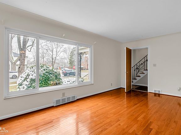 3rd image of 796-798 Harcourt Rd