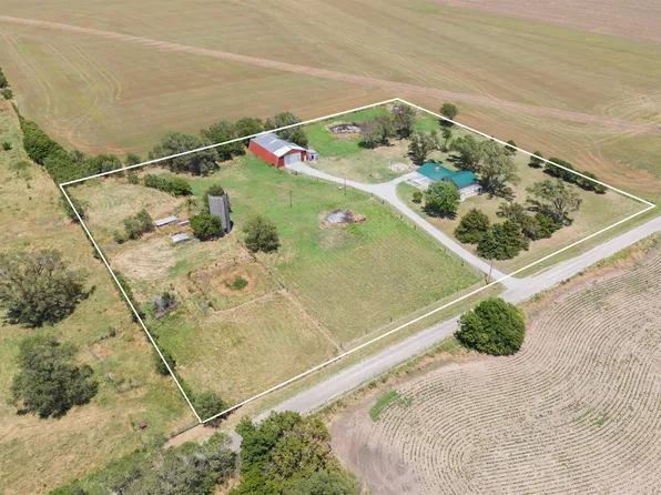 138 W 100th St S, Wellington, KS 67152