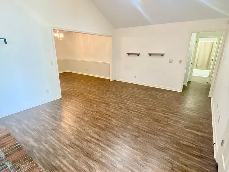 7036 Stoneybrook Dr — Photo 3